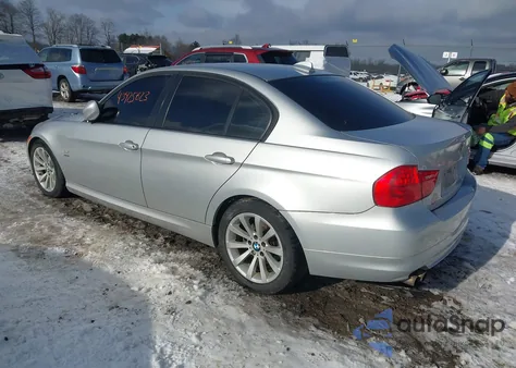 2011 BMW 328I xDrive z USA, uszkodzony, nr VIN WBAPK7C53BA463799